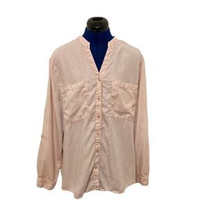 Chicos size 3 which is 16-18 light pink button up front blouse with pockets